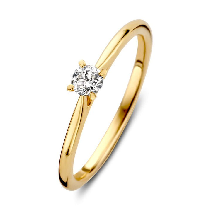 De Tijdloze Geelgouden Solitair Ring met 0,17 crt briljant diamant van Excellent Jewelry heeft een eenvoudige band en een vierpoots zetting, elegant getoond op een witte achtergrond.