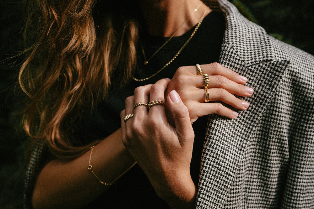 Bague en or jaune avec motif strié – or 14kt, 5.2 mm de large, 1.9 gramme