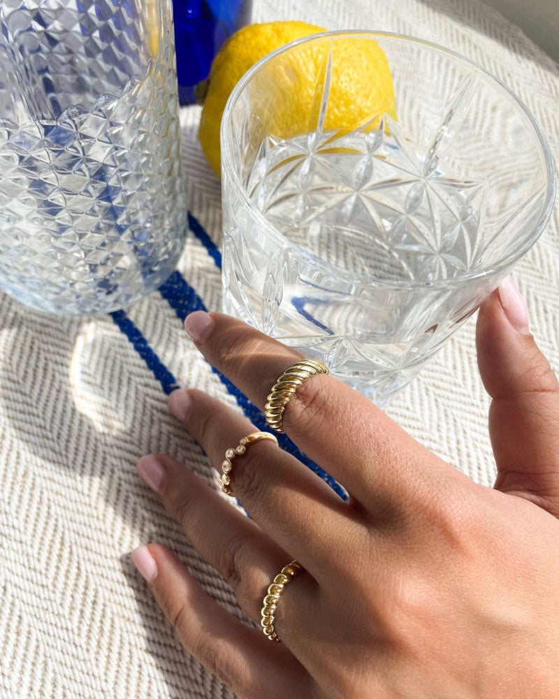 Bague Large en Or Jaune avec Bande Tordue – Or 14kt, 6 mm de Largeur, 2.1 Grammes