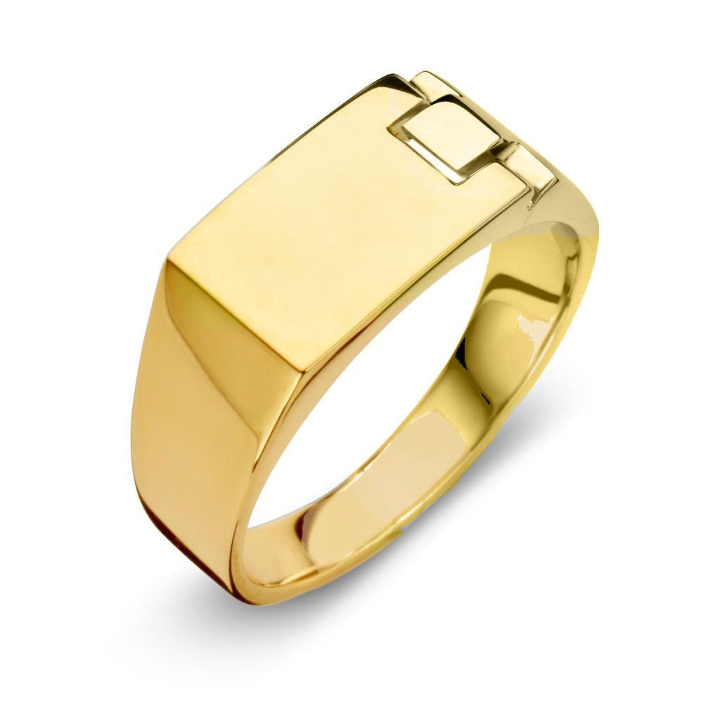 Bague en or jaune robuste, finition polie, forme rectangulaire avec un détail carré.