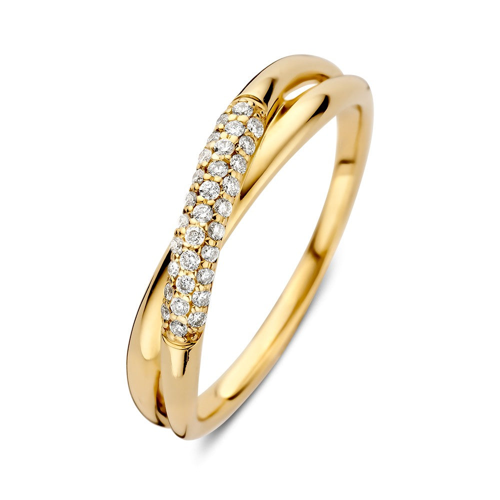 Bague en or jaune avec des brillants de 0,15 ct, au design élégant et ondulé.