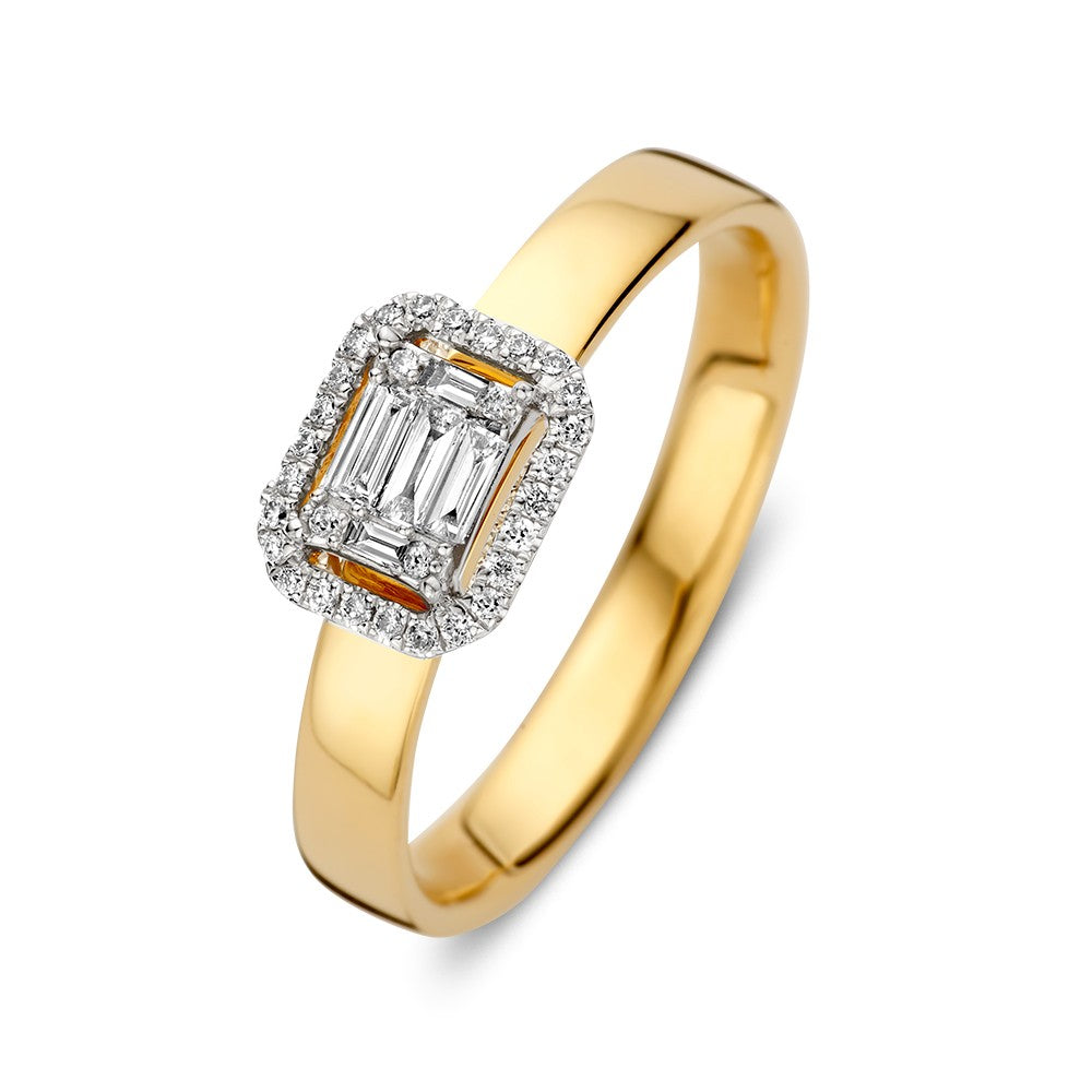 Bague bicolore en or avec diamants brillants et baguette en sertissage invisible.