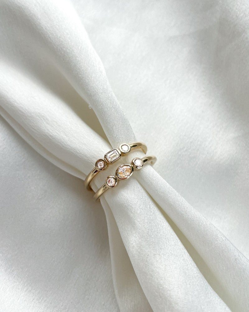 Bague en or jaune 14k avec émeraude et diamants taille brillant