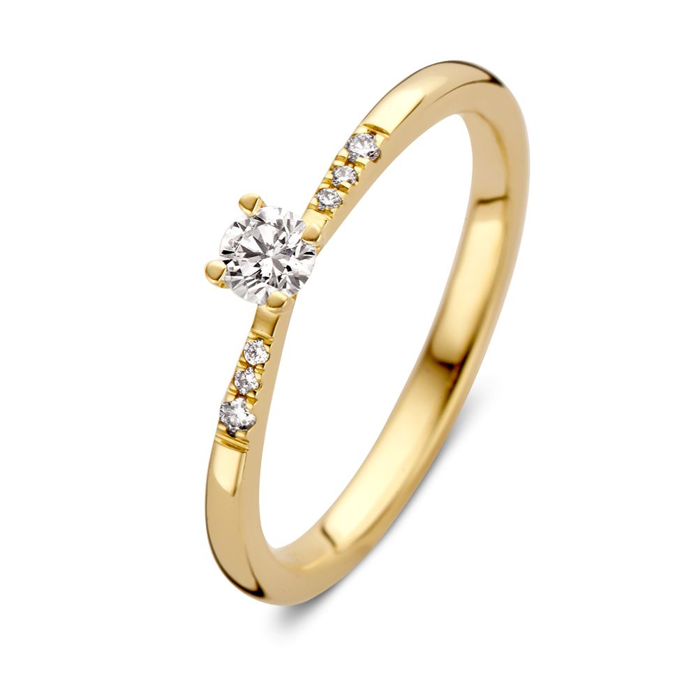 Bague en or jaune élégante avec une pierre centrale en diamant taillée et des pierres latérales de 0,21 ct.