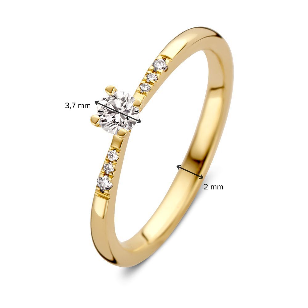 Bague Solitaire Élégante en Or Jaune avec Pierre Précieuse Taillée en Brillant au Centre et Pierres Latérales 0.21 crt.