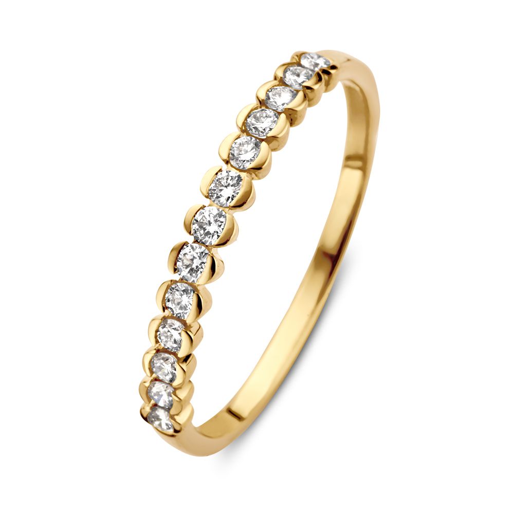 Bague en or jaune délicate avec des diamants brillants en sertissage particulier de 0,23 ct.