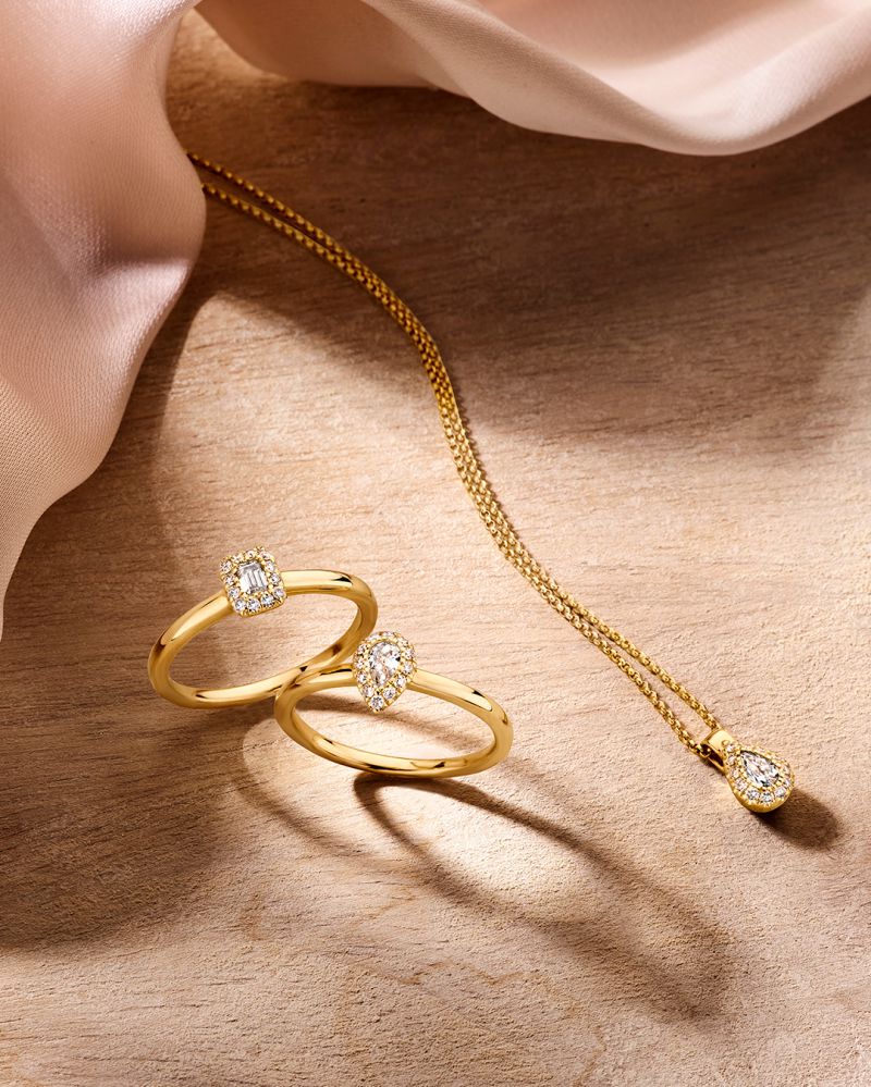 Bague Élégante en Or Jaune avec Diamant Poire : Éclat Intemporel 0.24 crt.
