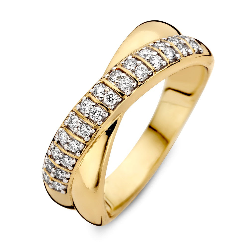 Bague en or jaune avec des bandes croisées et des diamants pavés de 0,25 ct.
