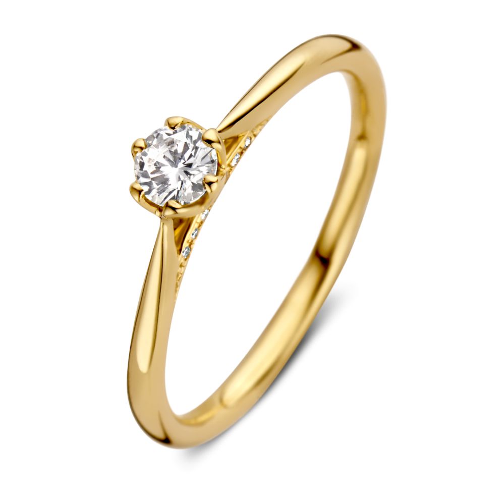 Bague en or jaune avec une pierre centrale brillante et des diamants fins de 0,26 ct.