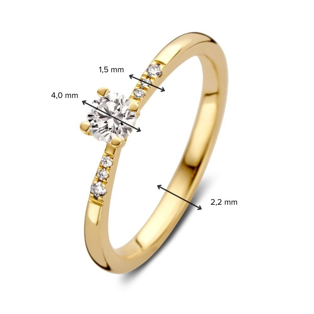 Bague Solitaire Élégante en Or Jaune avec Diamant Brillant et Pierres Latérales – Or 14 Carats