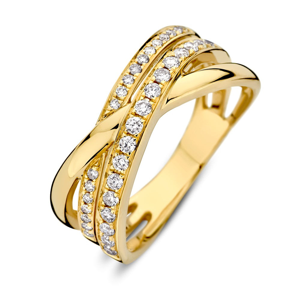 Bague en or jaune 14 carats avec un design croisé et des diamants scintillants.