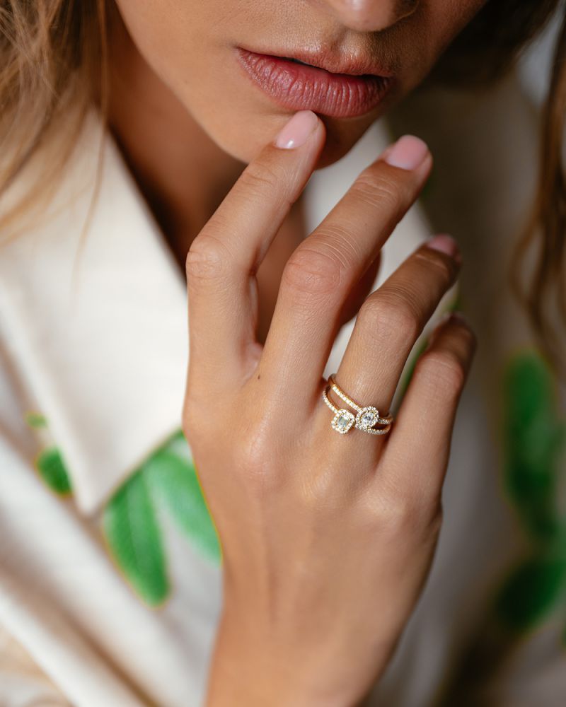 Bague en Or Jaune avec Diamant et Pierre Émeraude Taille Émeraude – Or 14 Carats, 0.42ct Diamants