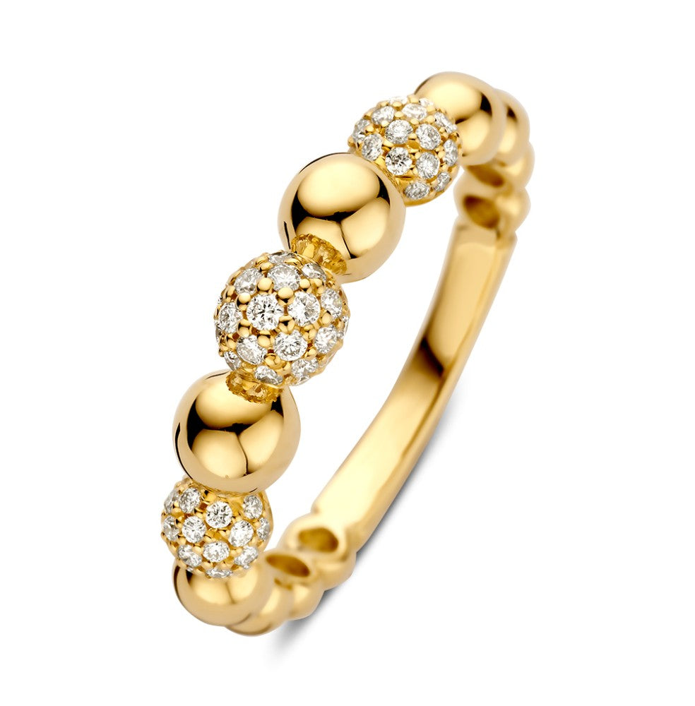 Bague en or jaune élégant avec diamants, ornée de sphères brillantes et de pavé de diamants.