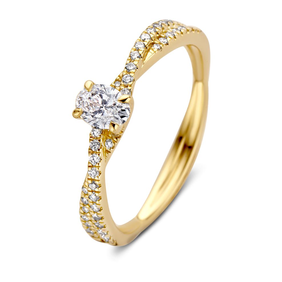 Bague en or jaune élégante avec une pierre ovale centrale et des diamants scintillants de 0,48 ct.