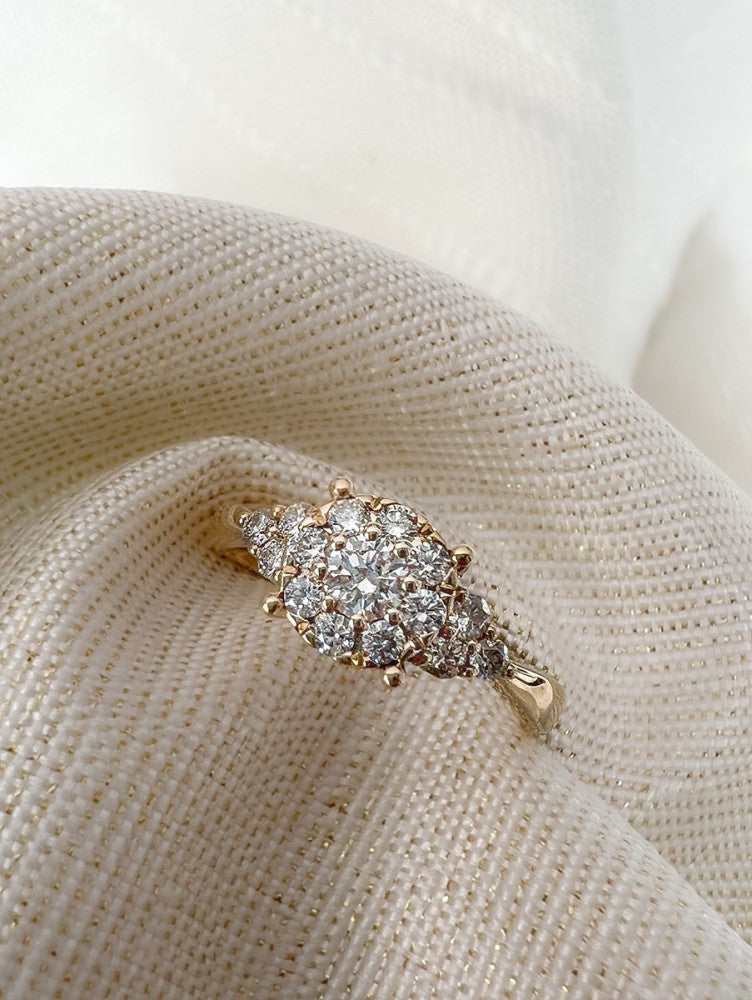 Superbe Bague Entourage en Or Jaune avec Diamant – 14 Carats 0.56 crt.