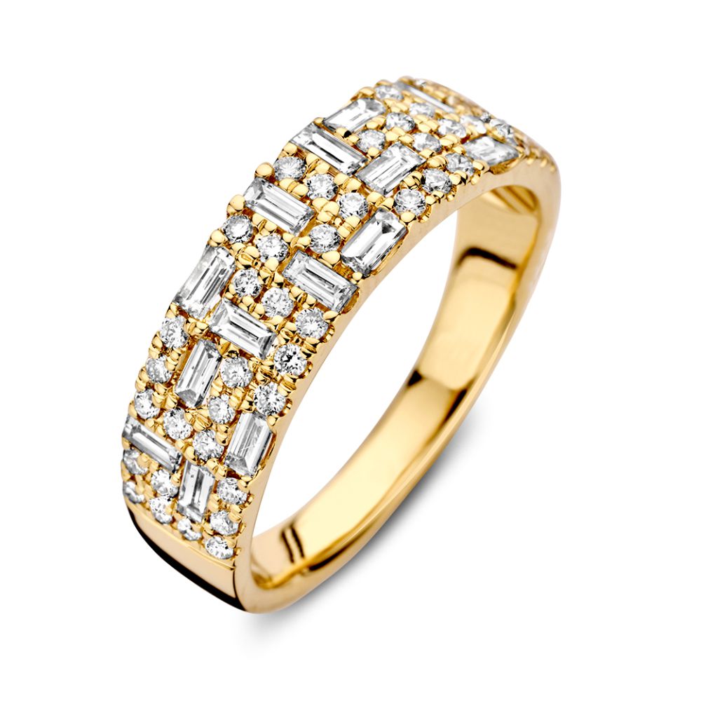 Bague en or jaune élégante ornée de diamants brillants et baguette de 0,94 crt.