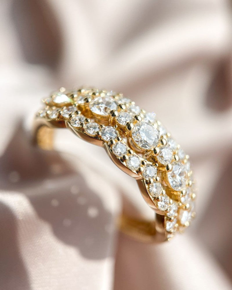 Bague en or jaune 14kt avec diamant et design ondulé 1.00 crt.