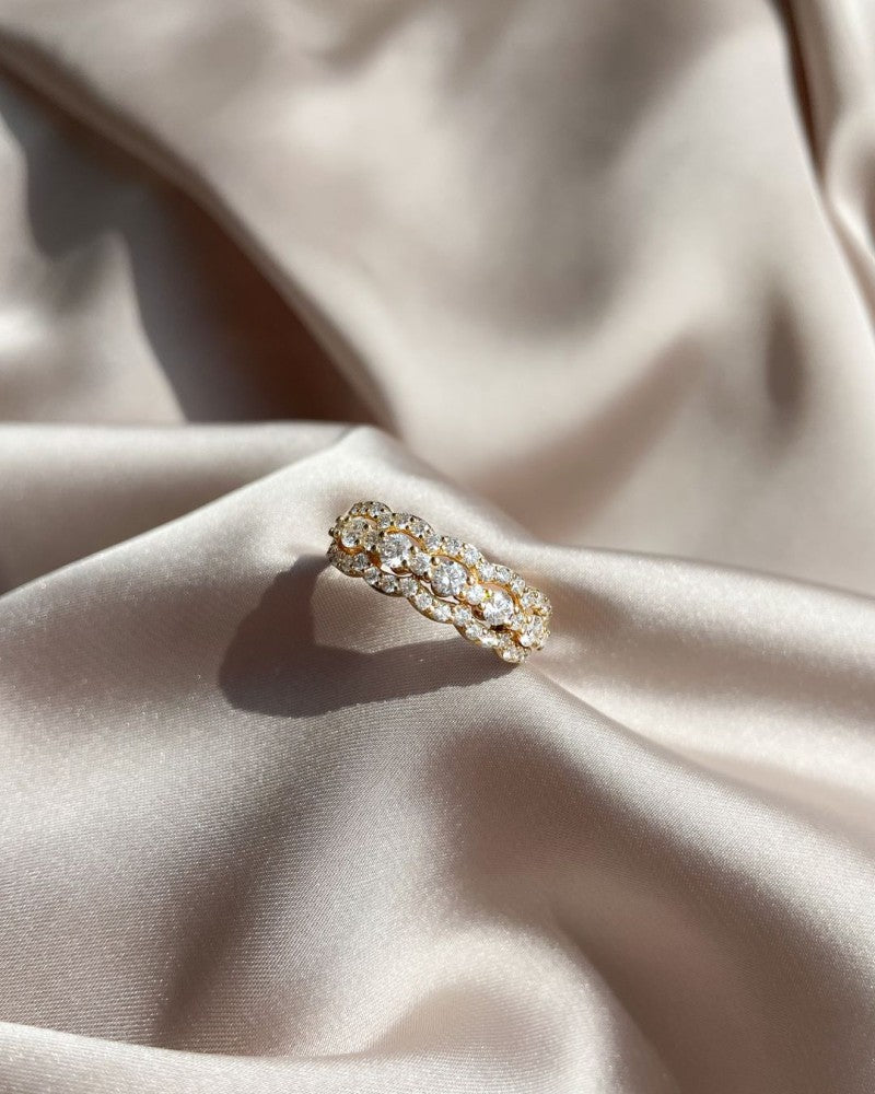Bague en or jaune 14kt avec diamant et design ondulé 1.00 crt.