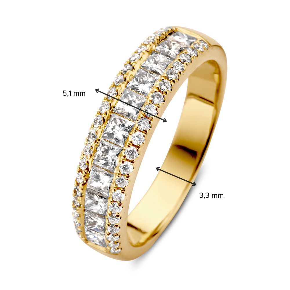 Bague Élégante en Or Jaune avec Diamants Taillés en Princesse 1.19 crt.