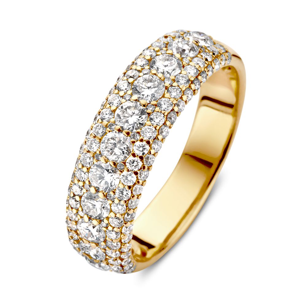 Bague en or jaune exclusive ornée de diamants dans un sertissage moderne de 1,44 ct.