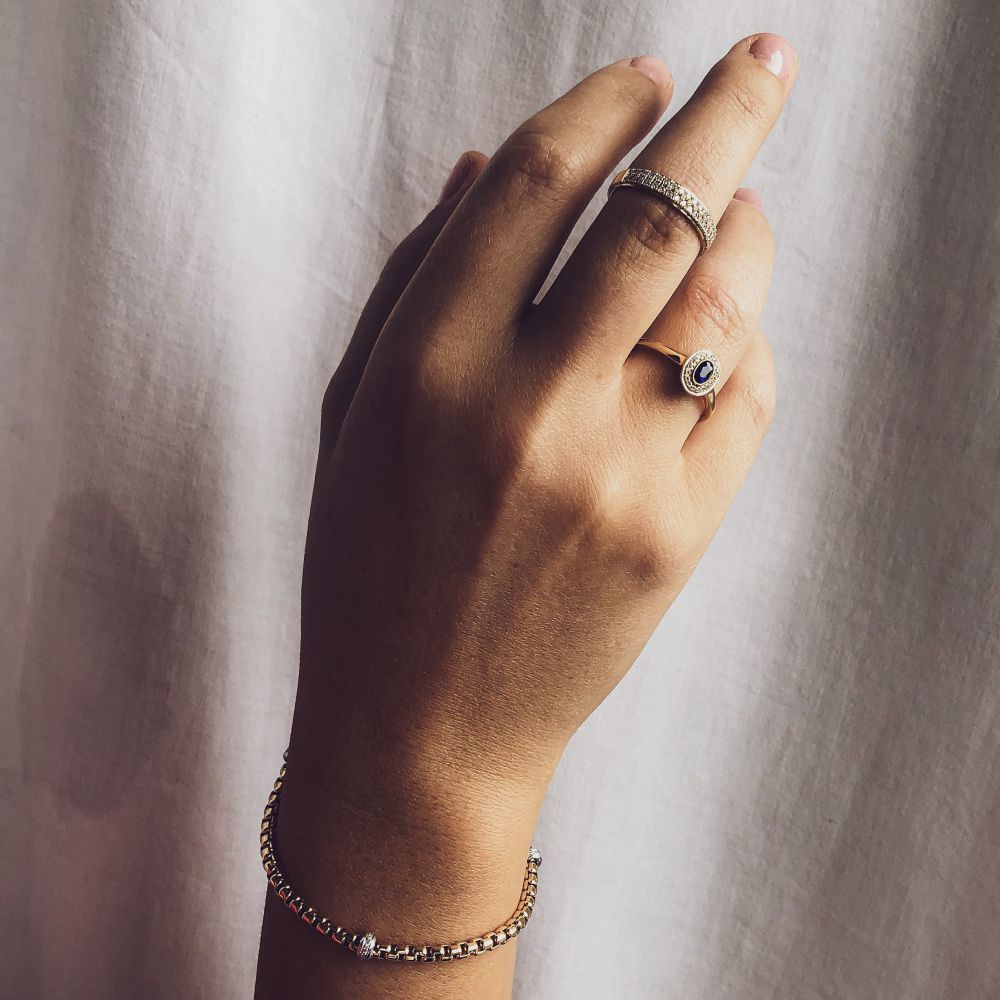 Bague en Or Jaune Stylée avec Saphir Bleu et Diamants Brillants