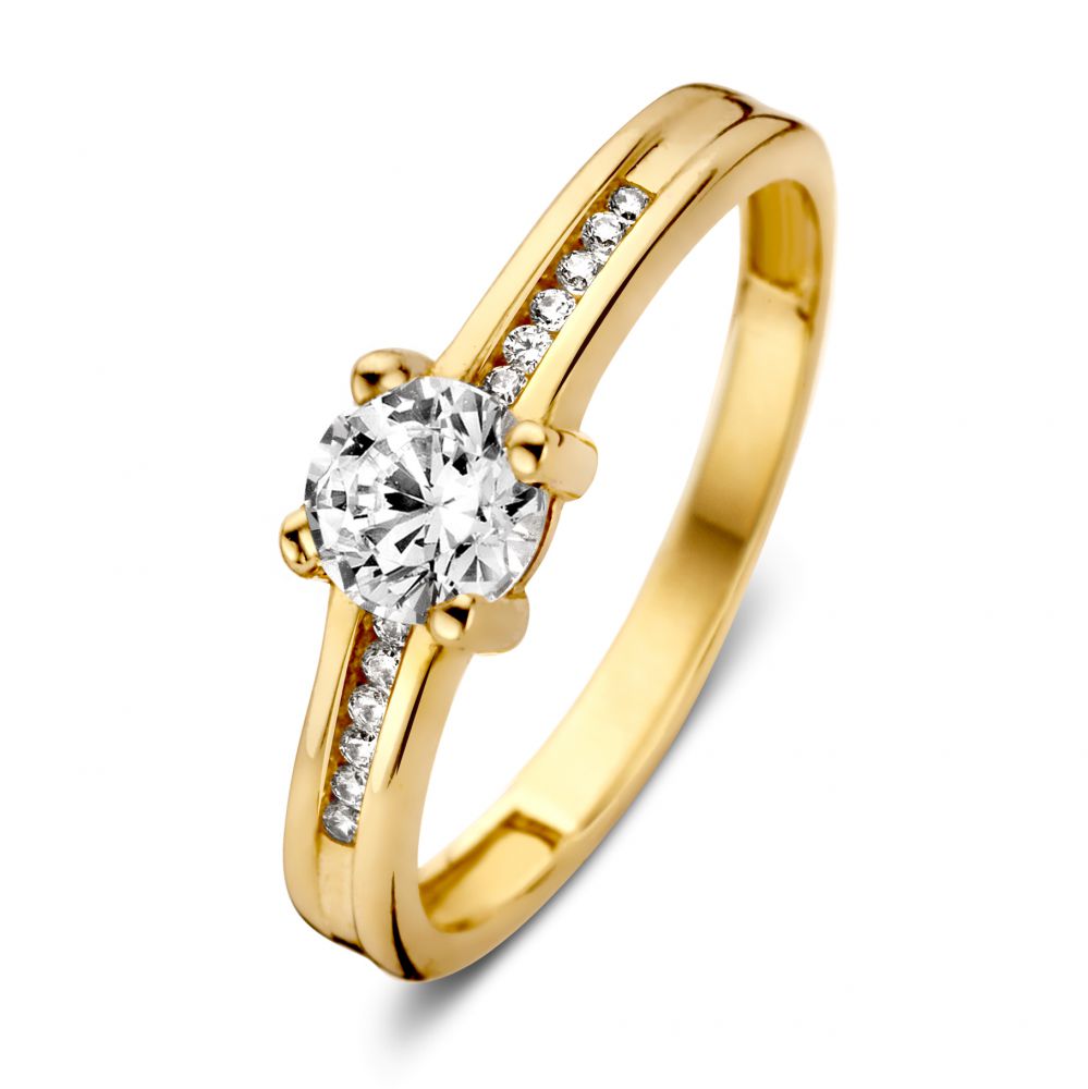 Bague en or jaune 14 carats avec un zircon et des zircons sur les côtés.