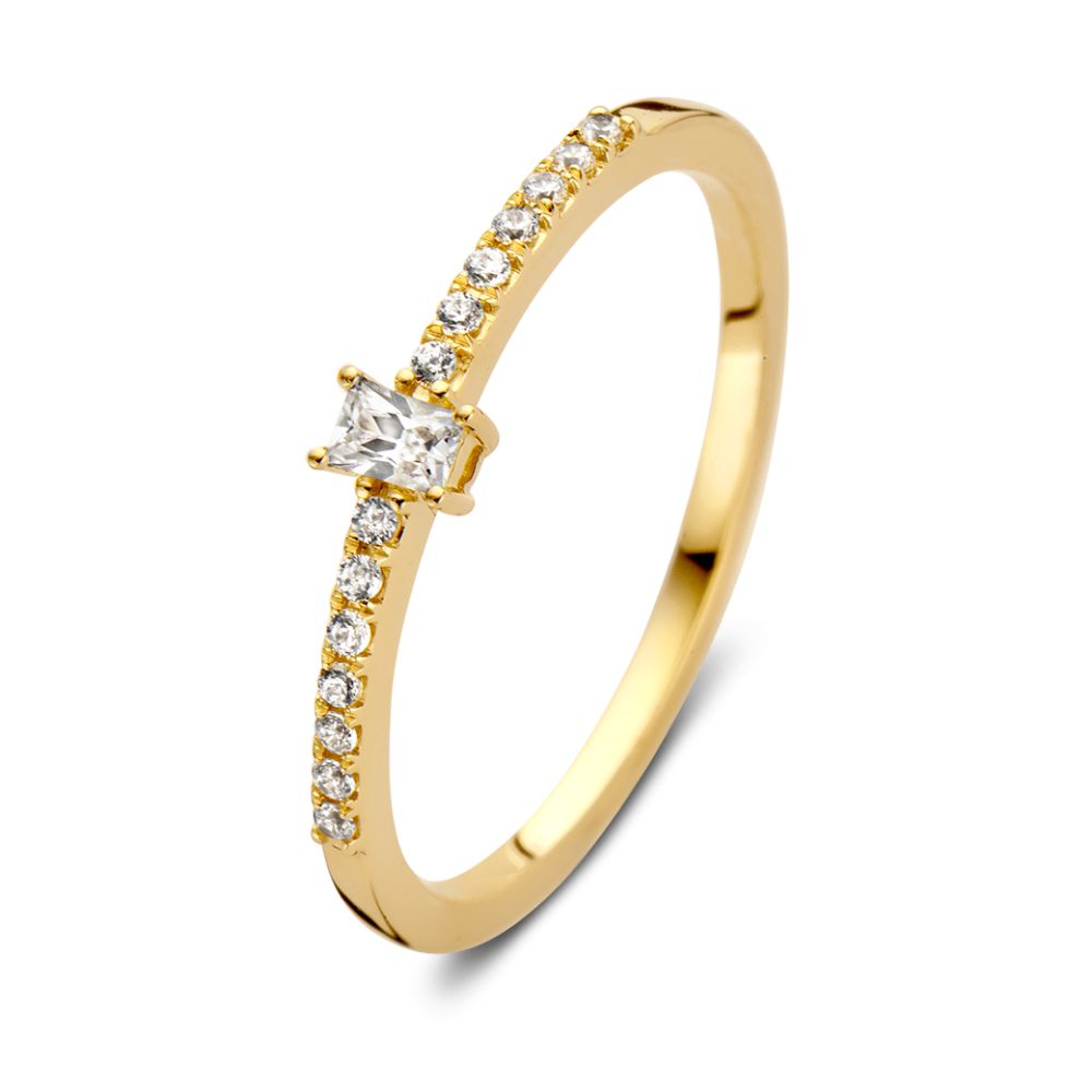 Bague en or jaune avec des zirconias et une pierre centrale taillée en baguette.