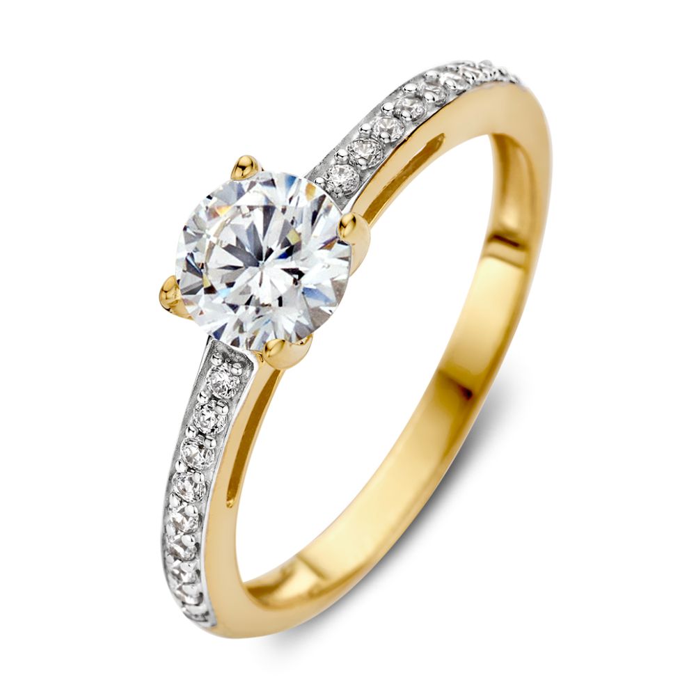 Bague en or jaune de 14 carats, large de 6 mm, ornée de zirconiums brillants.