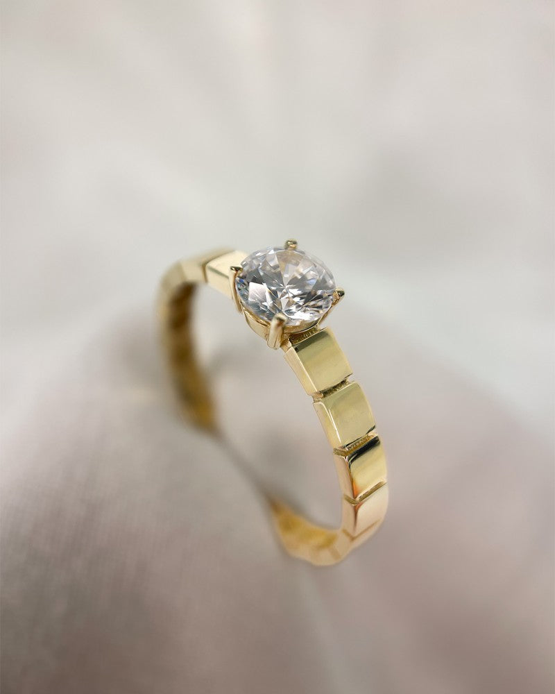 Bague en or jaune avec pierre zircone centrale et bande travaillée | 14 carats or | Van der Kooij