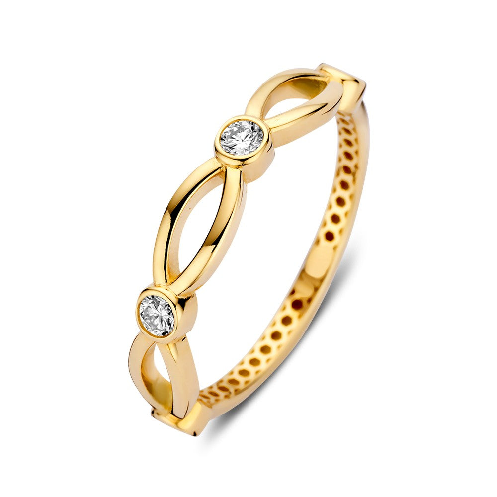 Bague en or jaune avec des zirkonias dans un design ludique, subtil et élégant.