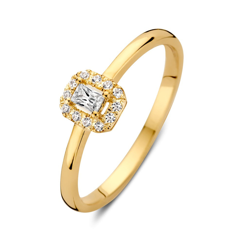 Bague en or jaune élégante avec un zircon cubique taillé en émeraude entouré de petits zircons.