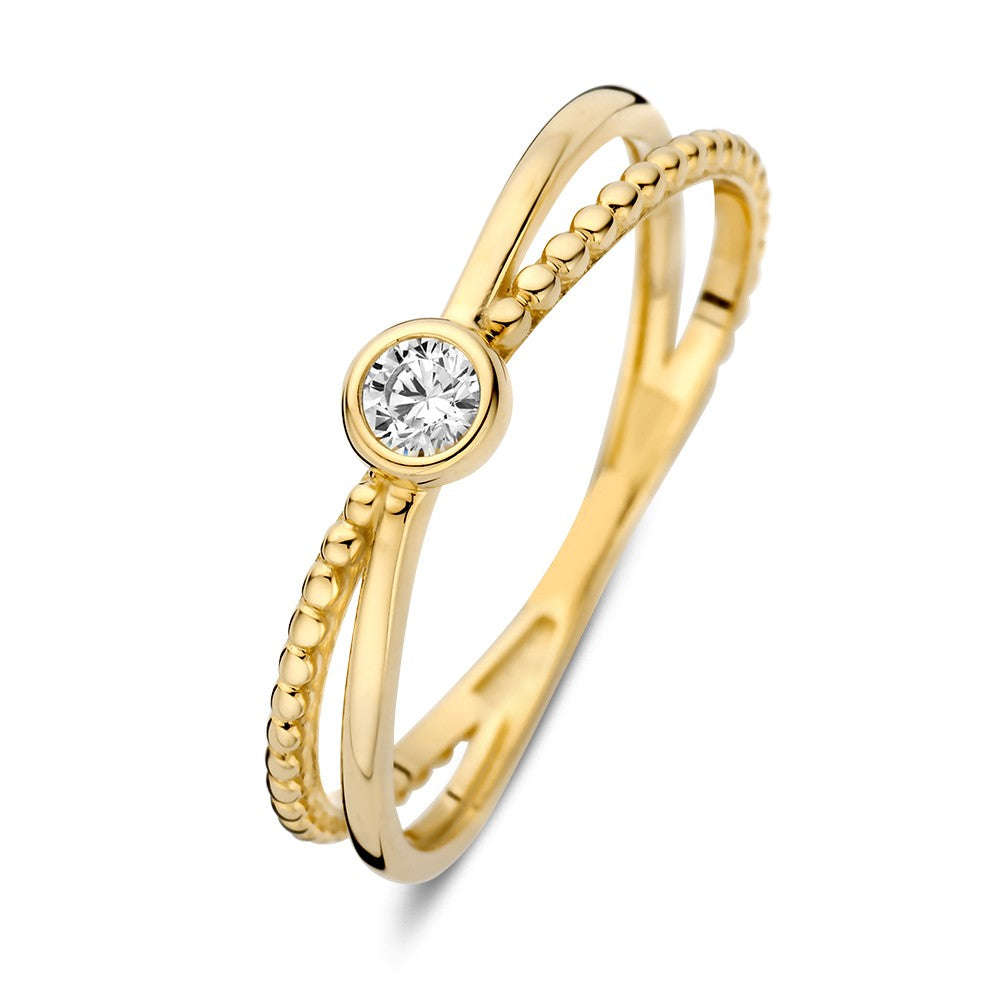 Bague en or jaune avec un zirconium central et un design entrelacé.