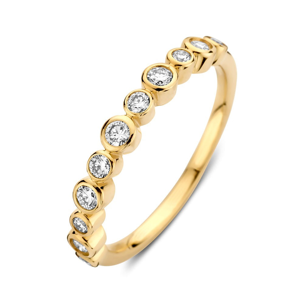 Bague en or jaune ornée de diamants ronds de 0,31 crt. disposés en alternance.