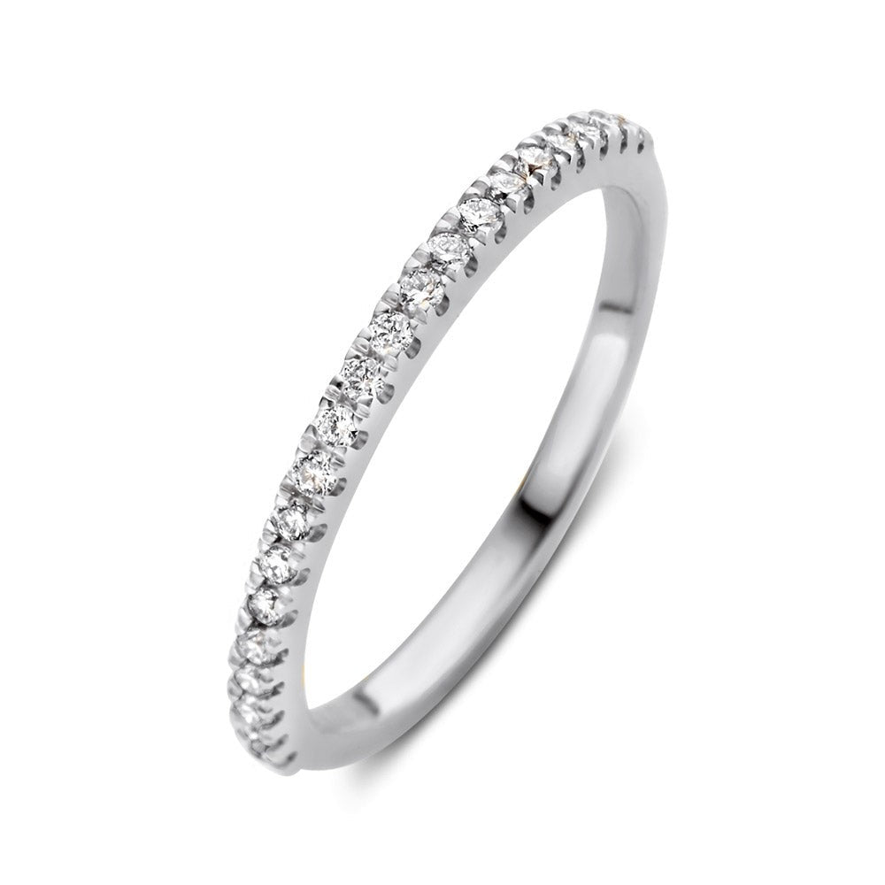 Witgouden ring bezet met 0,20 crt. aan sprankelende diamanten in een verfijnde setting.