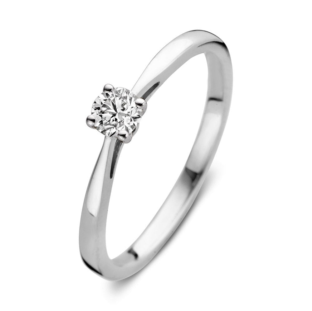 Bague en or blanc avec un diamant de 0,20 carat, design simple et élégant.