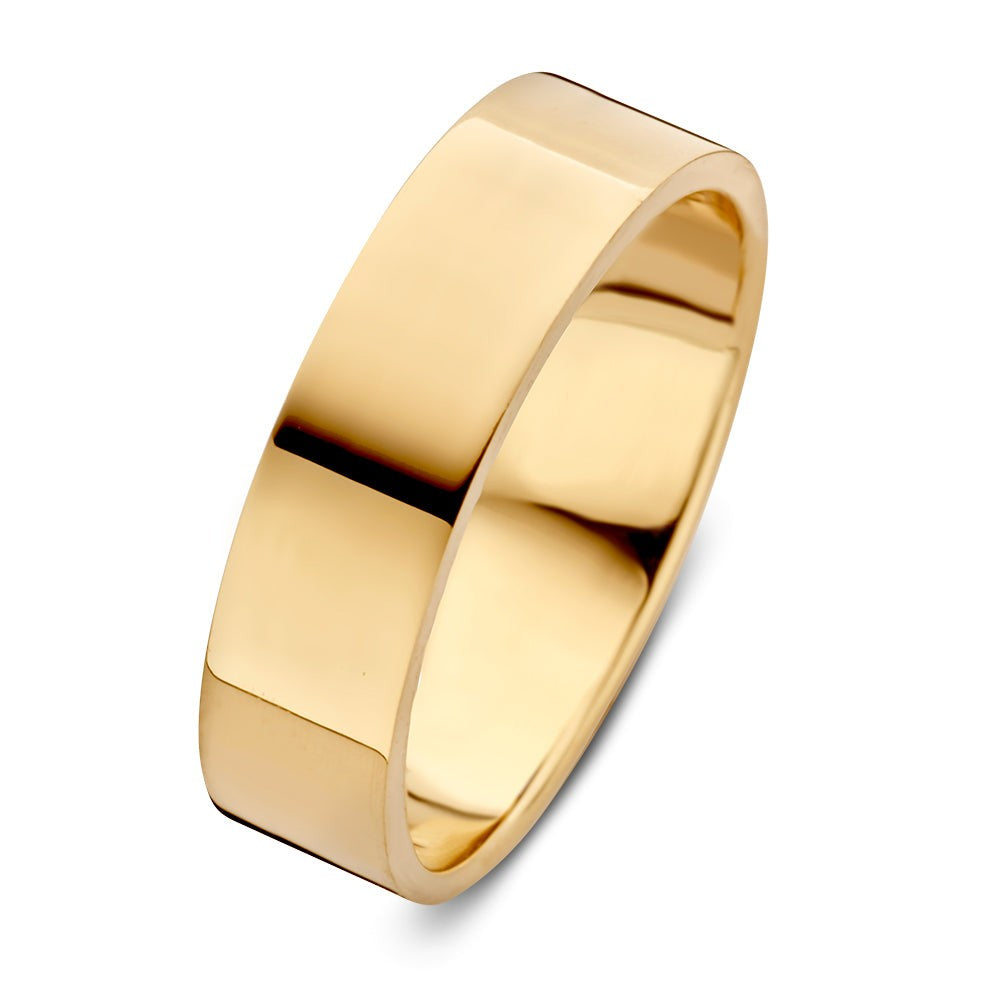 Bague en or jaune de 6 mm, finition lisse et brillante.