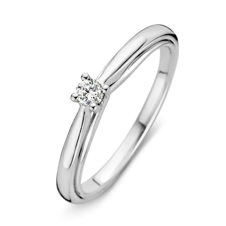 De Elegante Witgouden Ring met Briljant Diamant 0.09 crt. van Excellent Jewelry is een simpele, elegante ring met een briljant geslepen diamant in vier pootjes op een gladde, gepolijste band.