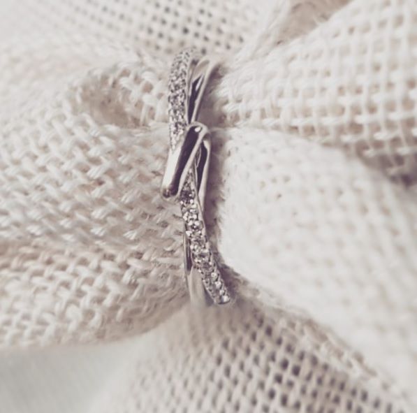 Bague raffinée en or blanc 14 carats avec 0,12 carat de diamant