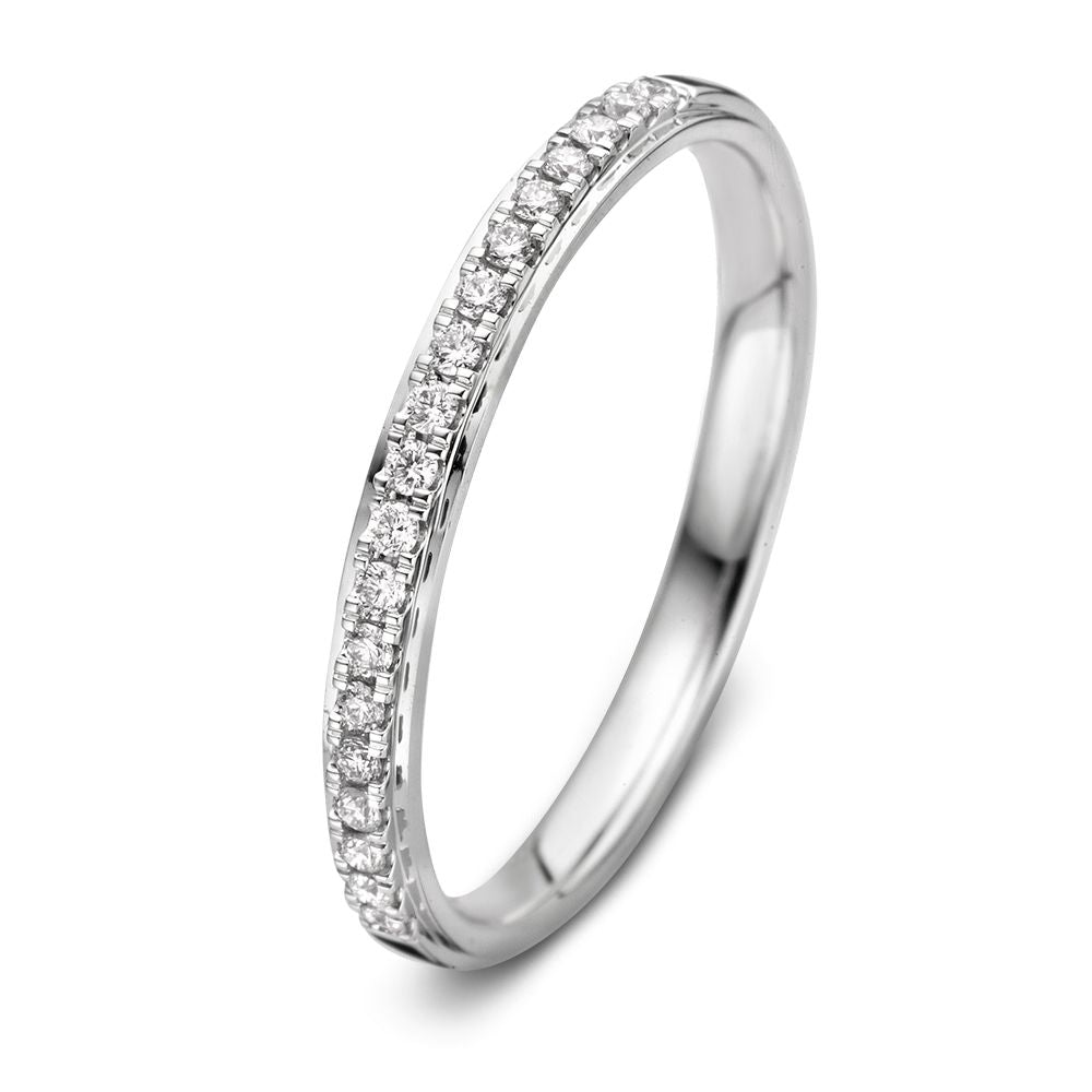 Bague en or blanc 14 carats avec diamants en sertissage chaton.