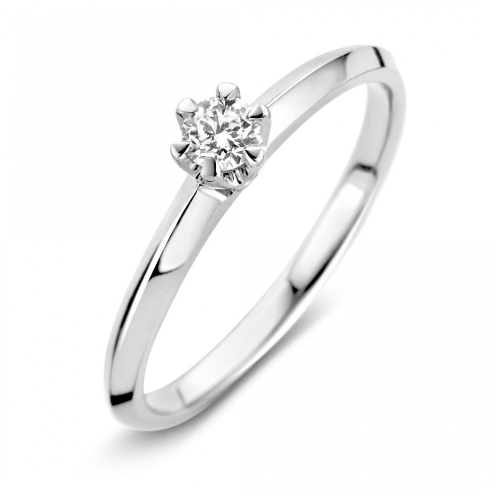 Bague en or blanc 14 carats avec un diamant brillant de 0,19 carat.