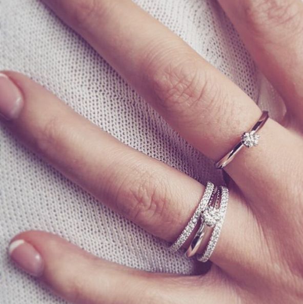 Bague élégante en or blanc 14 carats avec diamant brillant de 0,19 carat