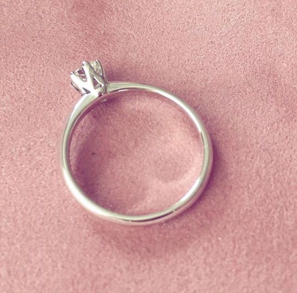 Bague élégante en or blanc 14 carats avec diamant brillant de 0,19 carat