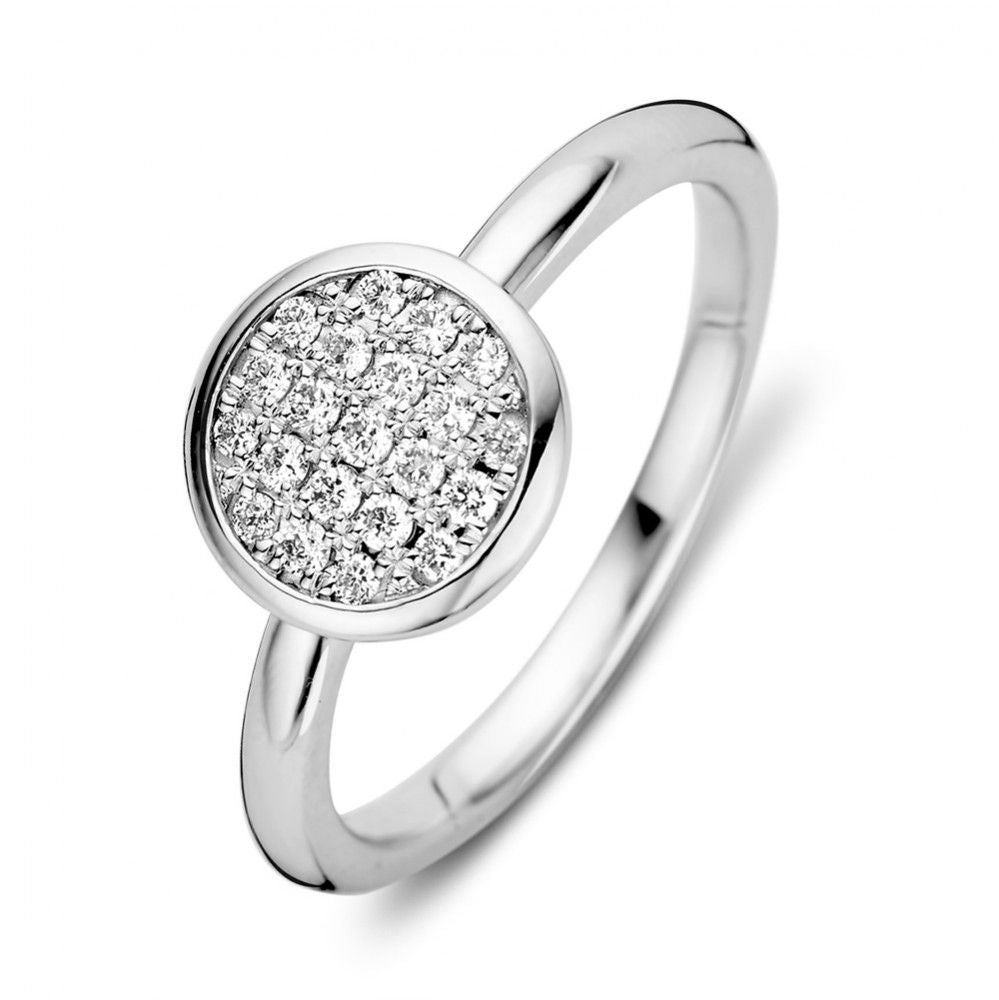 Bague en or blanc rhodié avec un pavé de diamants brillants de 0,20 carat.