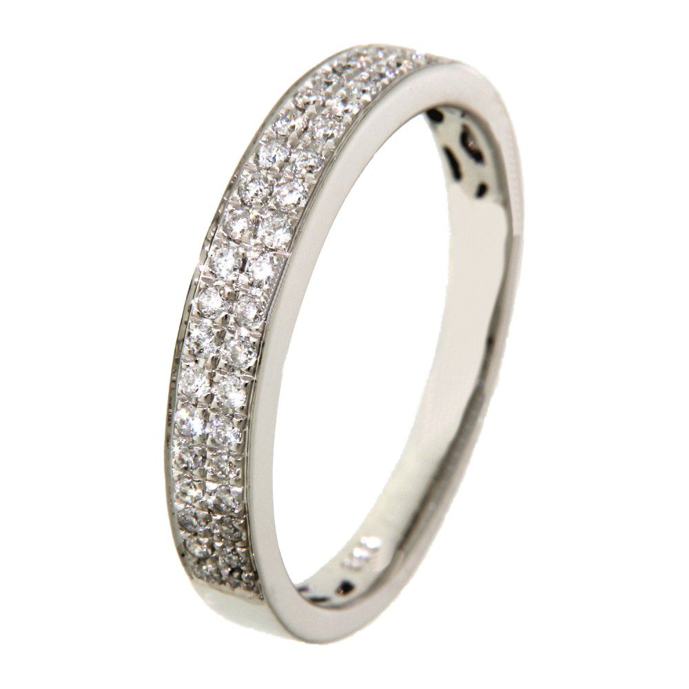 Bague en or blanc 14 carats ornée de diamants de 0,22 carat.