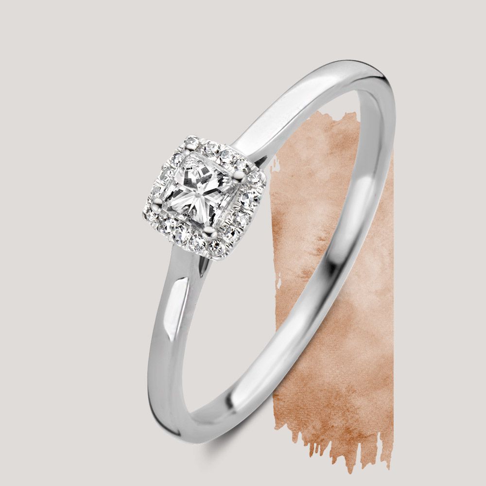 Bague en or blanc élégante avec diamant taille princesse (0,24 carat total)