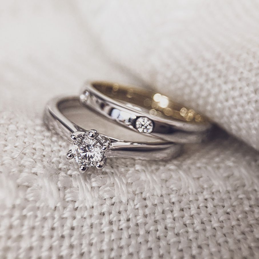 Bague en or blanc sophistiquée avec diamant brillant (0,24 carat total)