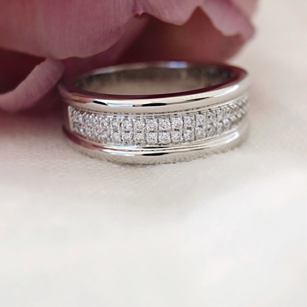Bague en Or Blanc avec Diamant – Un Équilibre Parfait de Style et de Raffinement 0.25 crt.