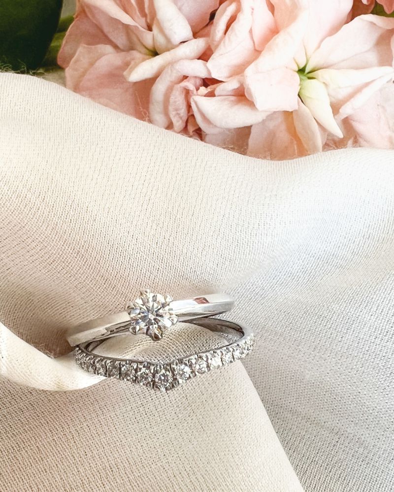 Bague V en Or Blanc avec Diamant – Luxe Subtil pour Chaque Jour 0.25 crt.