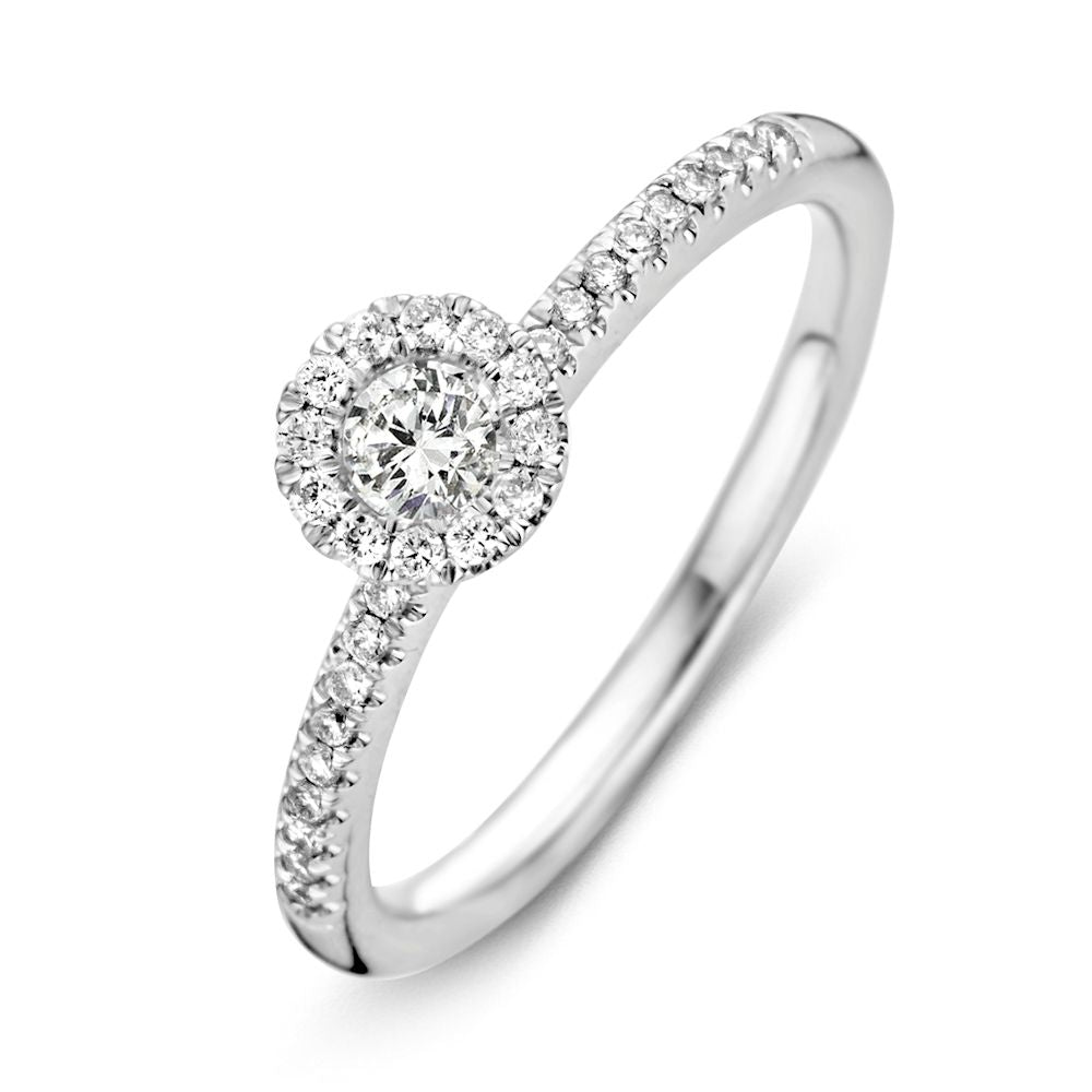 Bague en or blanc ornée d'un brillant central et de petits diamants sur le corps.