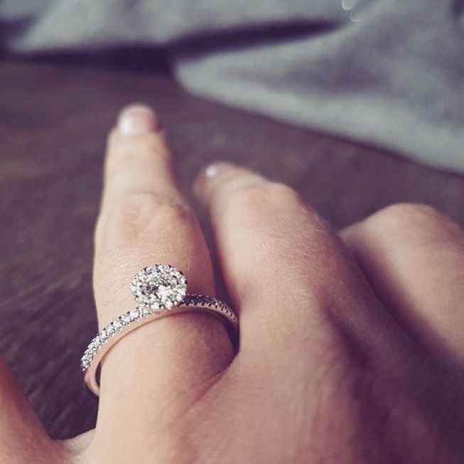 Bague en or blanc avec diamant et élégance subtile – 0,35 crt